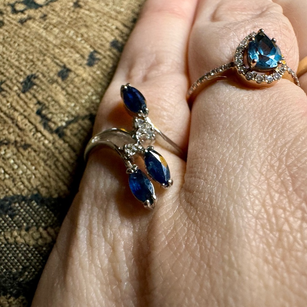Vintage sterling silver sapphire and clear stones ring. - Picture 8 of 17